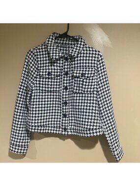 B. young houndstooth collared tweed jacket